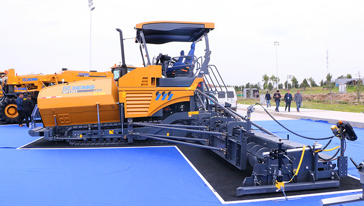 XCMG new asphalt pavers RP1005T China road paver machine exhibited at Bauma CHINA 2020 for sale